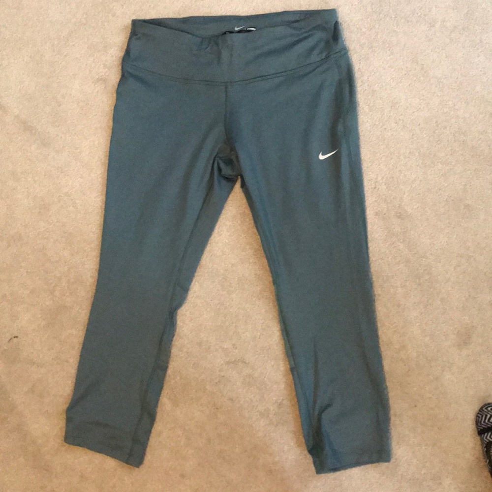 Nike crop tights